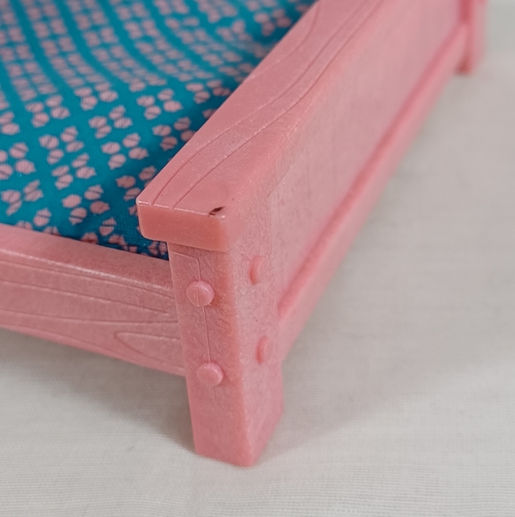 Battat Furniture pink heart tiny  toy plastic bed - Picture 13 of 16